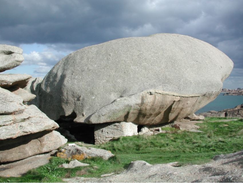 Habitats troglodytiques bretons